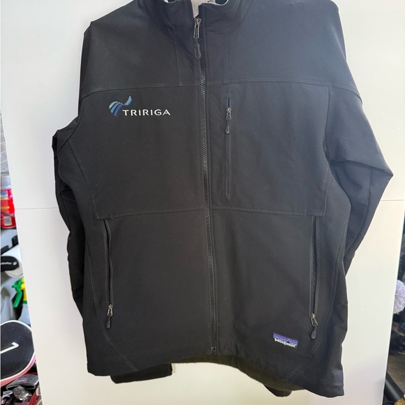 Patagonia Black Performance Jacket Softshell Outdoor Wear - Picture 1 of 2